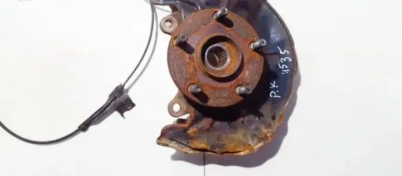 Toyota Corolla Verso AR10 Front wheel hub