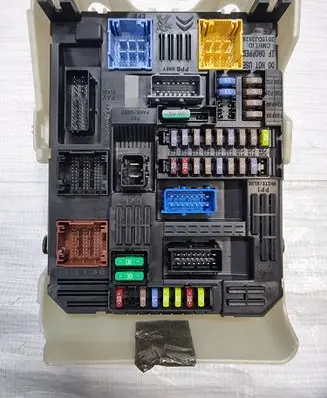 Opel Crossland X Fuse box set 9819851280