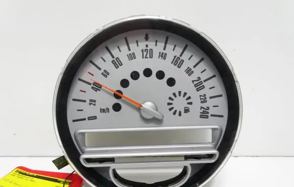 Mini One - Cooper Coupe R56 Speedometer (instrument cluster) 9136195 C00059837 RG25100V105