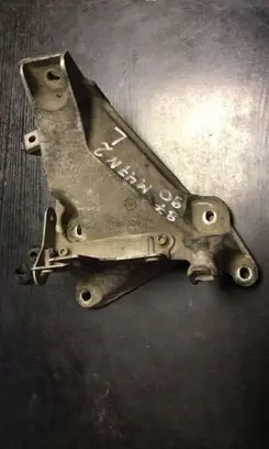 BMW 1 E81 E87 Engine mounting bracket 6760309