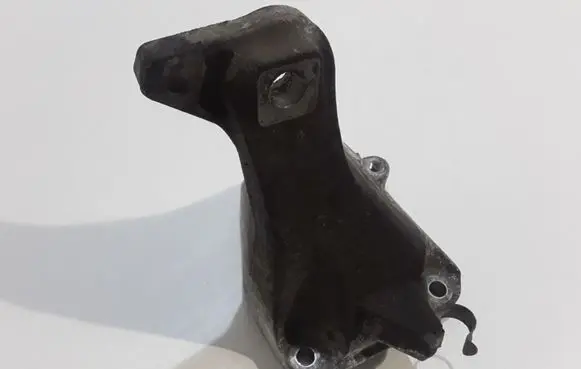 BMW 1 E81 E87 Engine mounting bracket 13807410