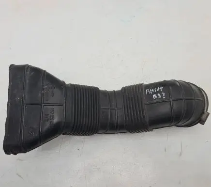 Volkswagen PASSAT B3 Air intake duct part 357129628
