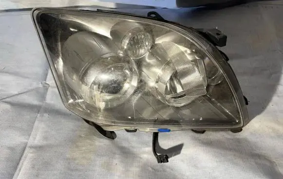 Toyota Avensis T250 Headlight/headlamp