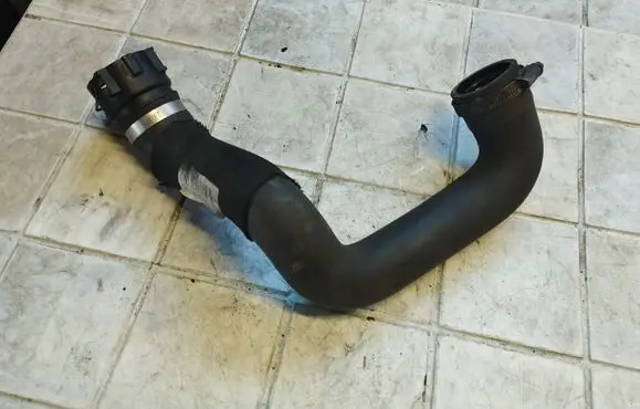 BMW 5 GT F07 Engine coolant pipe/hose 7583880030