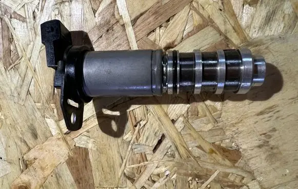 BMW 5 F10 F11 Camshaft vanos timing valve 13151880 1136 8605123