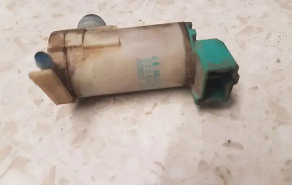 Nissan X-Trail T30 Windscreen/windshield washer pump 2224616A