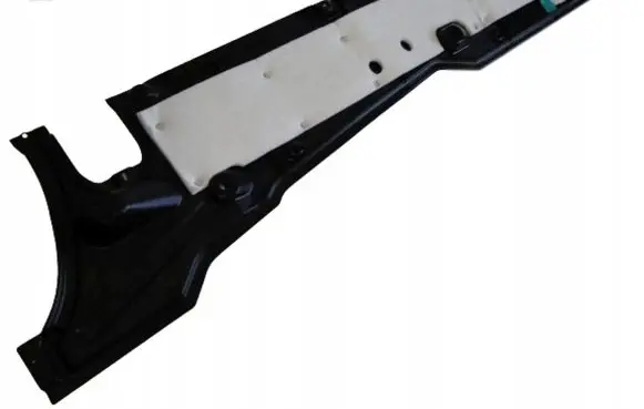 Center/middle under tray cover