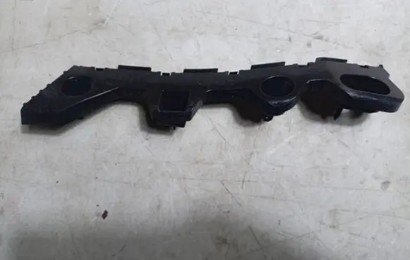 Rear bumper mounting bracket