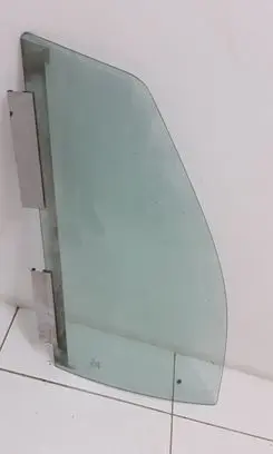 Volvo V70 Front door window glass four-door