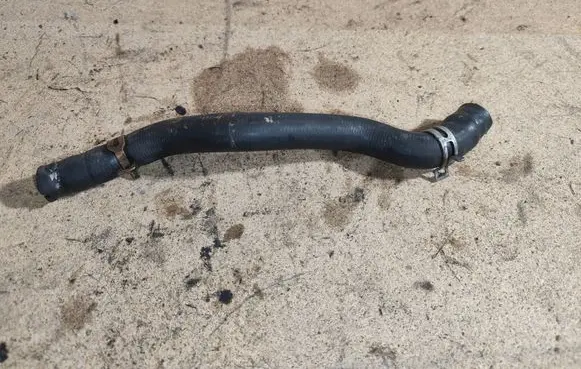 Engine coolant pipe/hose