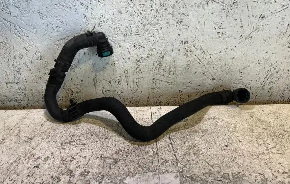 Coolant pipe/hose
