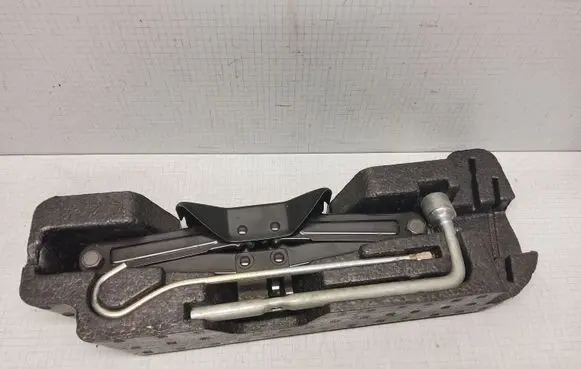Chevrolet Nubira Tool set 96618204