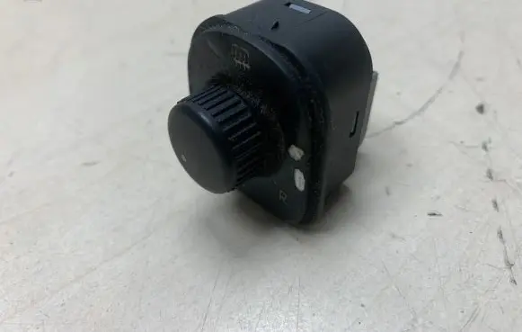 Volkswagen PASSAT B6 Mirror heating switch 