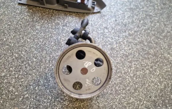 Audi A4 S4 B5 8D Power steering pump