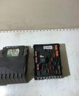 Volkswagen PASSAT B6 Fuse module 3C0937125