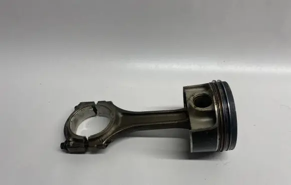 Mercedes-Benz GLA W156 X156 Piston A1330014762 A13300