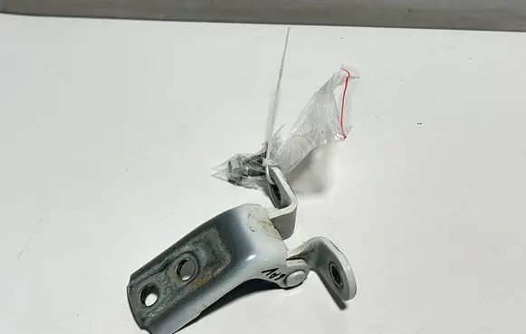 Toyota RAV 4 (XA50) Front door upper hinge 6872012151 36038
