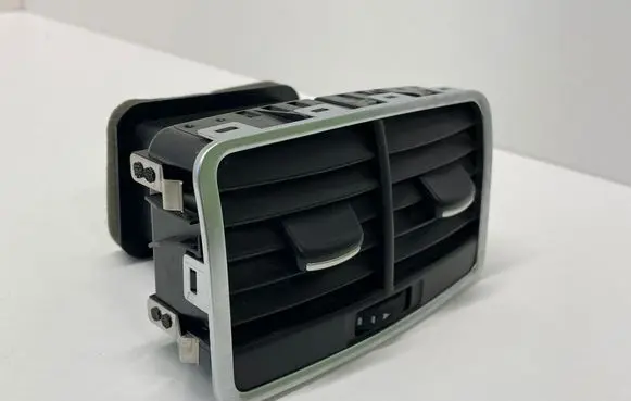 Rear air vent grill