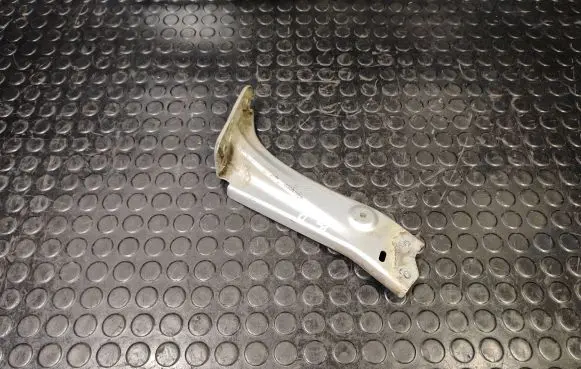 Skoda Octavia Mk3 (5E) Fender mounting bracket 5E0821142