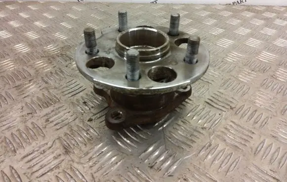 Lexus RX 300 Rear wheel hub