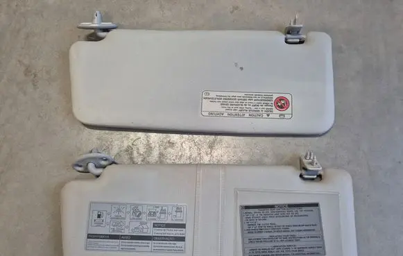 Toyota Hilux (AN10, AN20, AN30) Sun visor