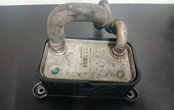 Volvo XC90 Engine oil radiator 8677973