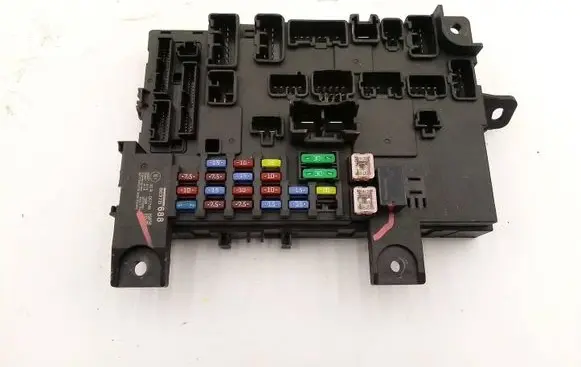 Mitsubishi Outlander Fuse module 8637b688