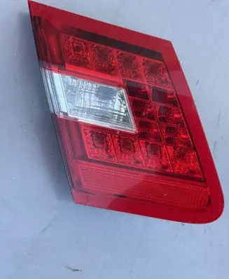 Tailgate rear/tail lights
