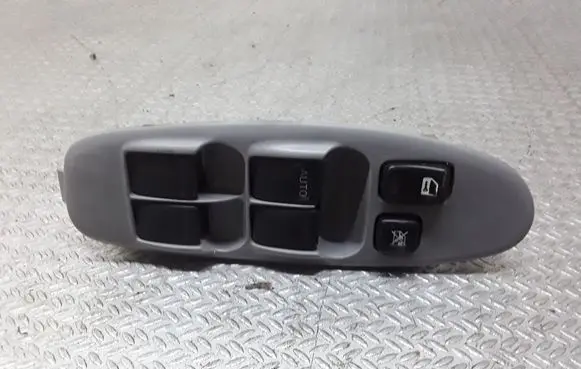Nissan Almera Tino Electric window control switch