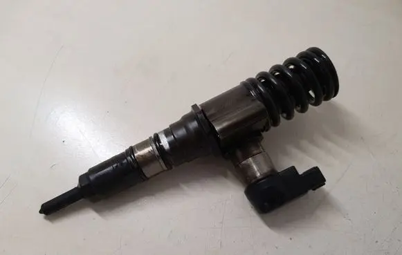 Skoda Octavia Mk2 (1Z) Fuel injector 03G130073M