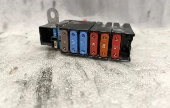 Renault Trafic III (X82) Fuse module 243510925R 18016283 08A18