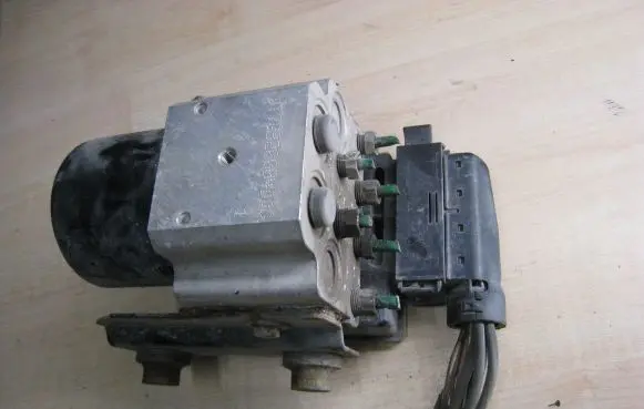 Renault Master II ABS Pump 8200528357 EBC430NG
