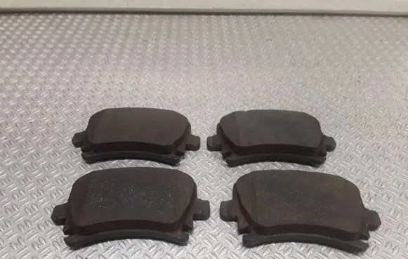 Volkswagen Caddy Brake pads (rear) 