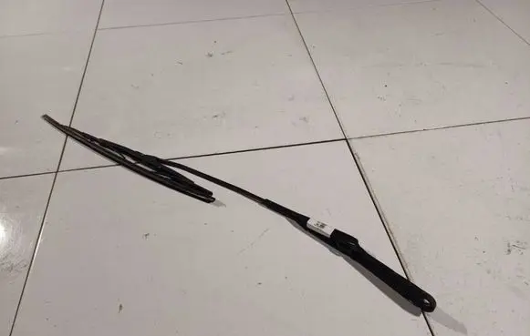 Peugeot 406 Front wiper blade arm