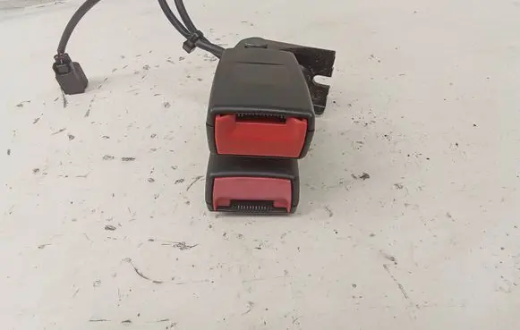 Ford Mondeo MK V Rear seatbelt buckle DS73F613K21 143072 AC35B8
