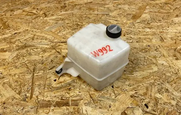 Toyota RAV 4 (XA40) Intake resonator 1789436040