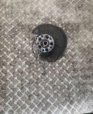 Mercedes-Benz A W169 Front wheel hub 1693300620 A1693300620