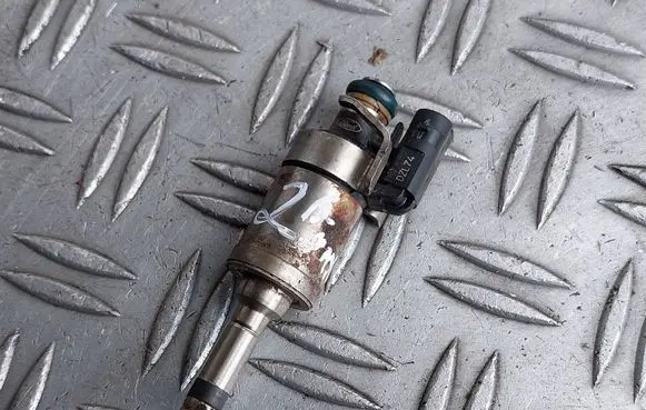 Ford B-MAX Fuel injector DM5G9F593AA
