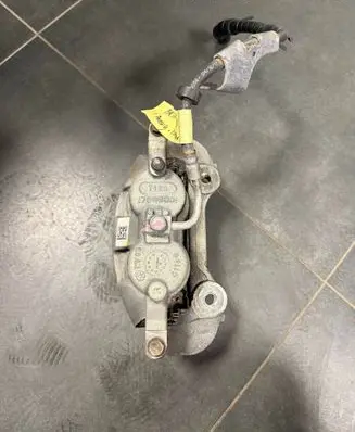 Chrysler Pacifica Front brake caliper 17986801