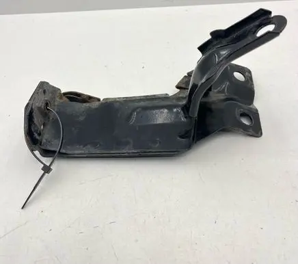 Volvo V60 Radiator mount bracket 31261982