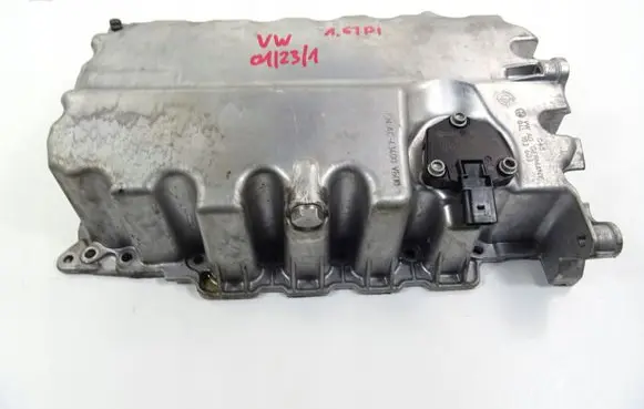 Audi A3 S3 8V Oil sump 04L103603C 04L907660C