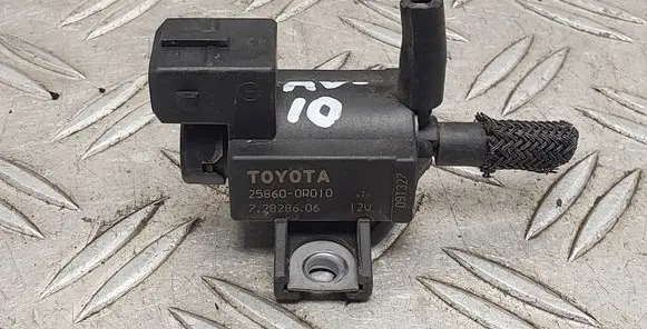 Toyota Avensis T270 Turbo solenoid valve 258600R010