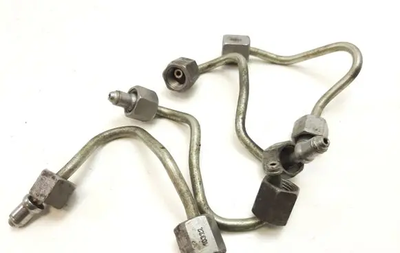 BMW 3 E90 E91 Fuel injector supply line/pipe 