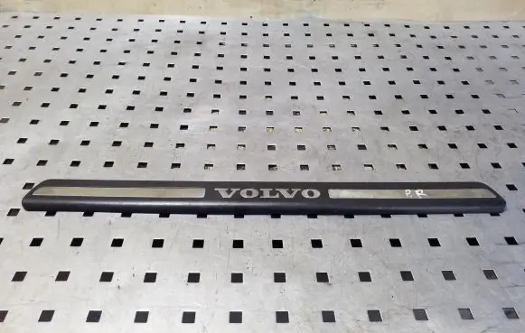Volvo XC70 Front sill trim cover 8659960