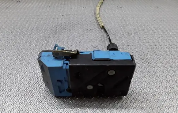 Volvo S60 Front door lock 8650546