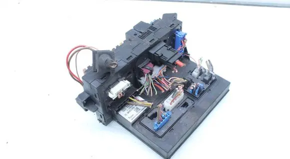 Mercedes-Benz CLS C219 Fuse module 2115457301