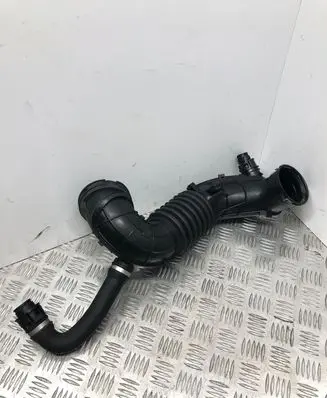 BMW 1 F20 F21 Turbo air intake inlet pipe/hose 586509