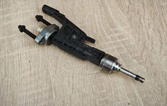 BMW X5 G05 Fuel injector 8744746