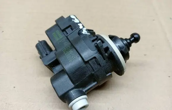 Toyota Aygo X Headlight level adjustment motor