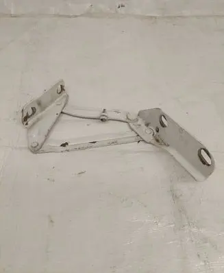 Engine bonnet/hood hinges